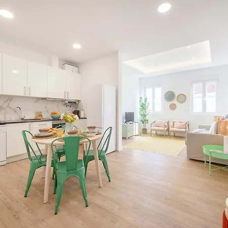 Big Group Haven, Sleeps 28, By Timecooler Costa de Caparica