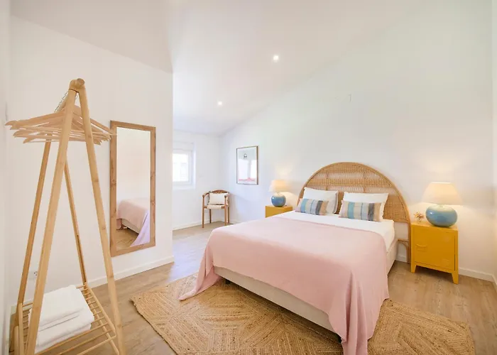 Big Group Haven, Sleeps 28, By Timecooler * Costa de Caparica