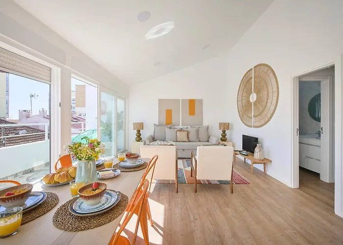 Big Group Haven, Sleeps 28, By Timecooler * Costa de Caparica