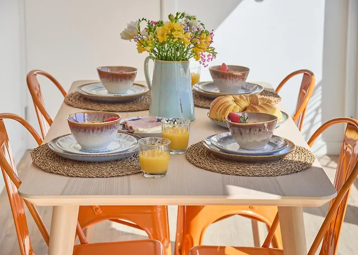 Big Group Haven, Sleeps 28, By Timecooler Costa de Caparica