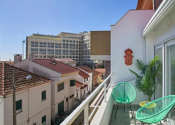 Big Group Haven, Sleeps 28, By Timecooler Costa de Caparica