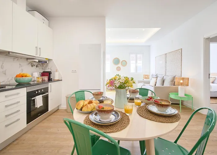 Big Group Haven, Sleeps 28, By Timecooler Costa de Caparica