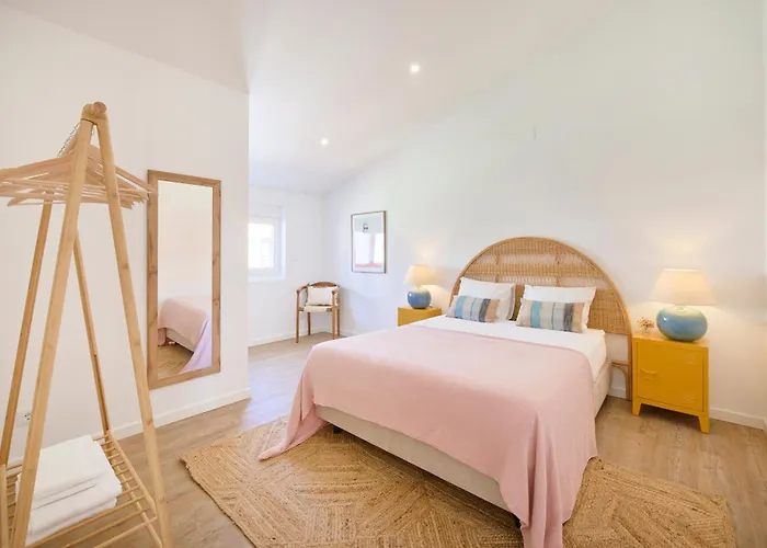 Big Group Haven, Sleeps 28, By Timecooler Appartement Costa de Caparica