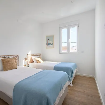 Apartment Big Group Haven, Sleeps 28, By Timecooler