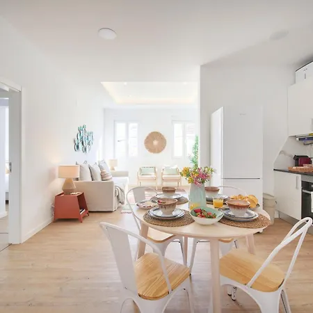 Apartment Big Group Haven, Sleeps 28, By Timecooler