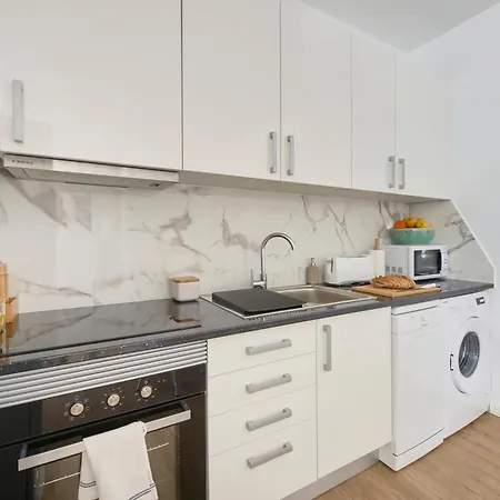 Big Group Haven, Sleeps 28, By Timecooler Apartment *