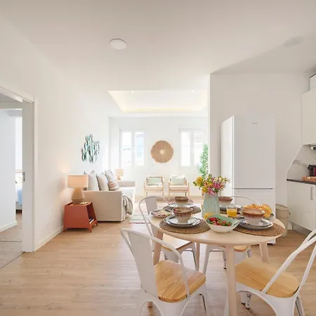 Big Group Haven, Sleeps 28, By Timecooler Apartment *
