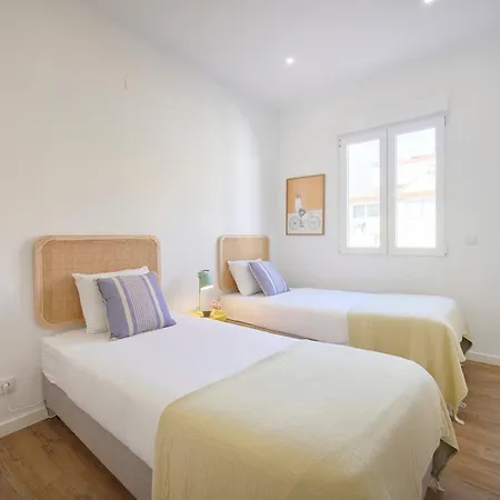 Big Group Haven, Sleeps 28, By Timecooler * Costa da Caparica