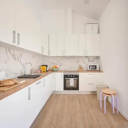 Big Group Haven, Sleeps 28, By Timecooler Apartment *