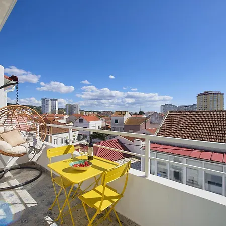 Big Group Haven, Sleeps 28, By Timecooler * Costa da Caparica