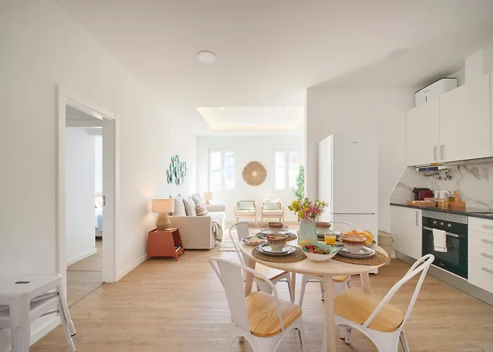 Big Group Haven, Sleeps 28, By Timecooler