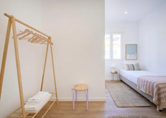 Big Group Haven, Sleeps 28, By Timecooler Costa de Caparica