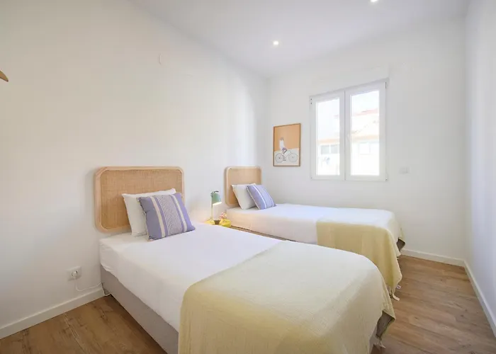 Big Group Haven, Sleeps 28, By Timecooler * Costa de Caparica