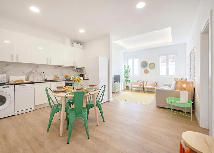 Big Group Haven, Sleeps 28, By Timecooler Costa de Caparica