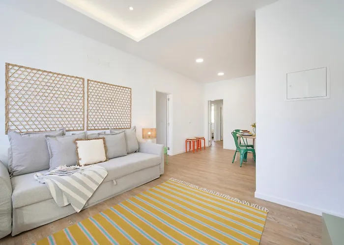 Big Group Haven, Sleeps 28, By Timecooler Costa de Caparica