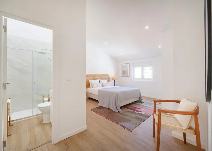 Big Group Haven, Sleeps 28, By Timecooler Costa de Caparica