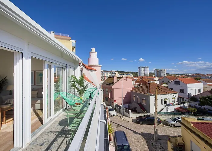 Big Group Haven, Sleeps 28, By Timecooler Costa de Caparica