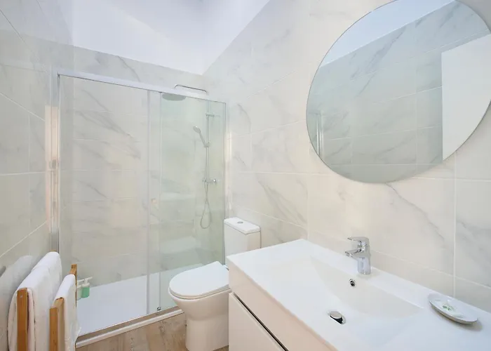 Big Group Haven, Sleeps 28, By Timecooler Costa de Caparica