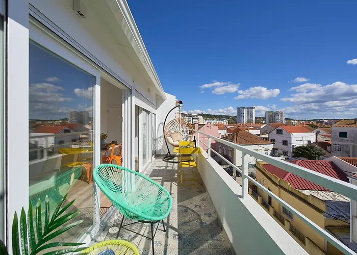 Big Group Haven, Sleeps 28, By Timecooler * Costa de Caparica