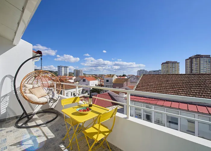 Big Group Haven, Sleeps 28, By Timecooler * Costa de Caparica