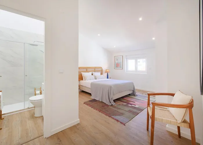 Big Group Haven, Sleeps 28, By Timecooler Costa de Caparica